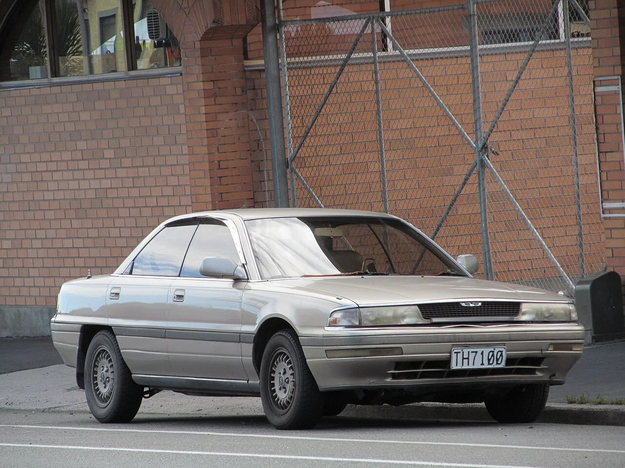 Mazda Persona / Eunos 300, side
