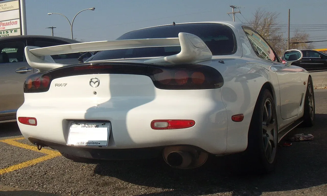 Mazda RX-7, rear