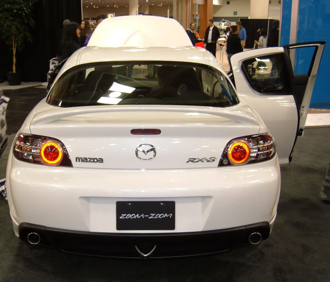 Mazda RX-8, rear