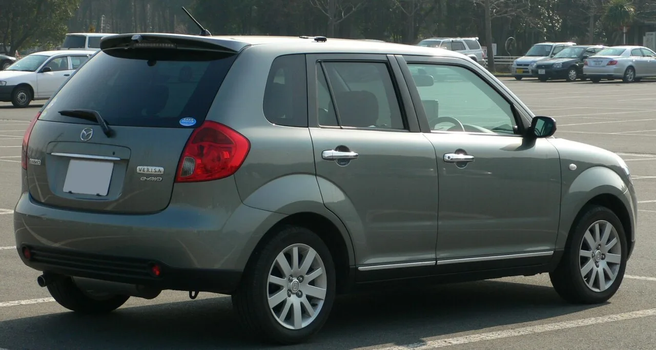 Mazda Verisa, rear