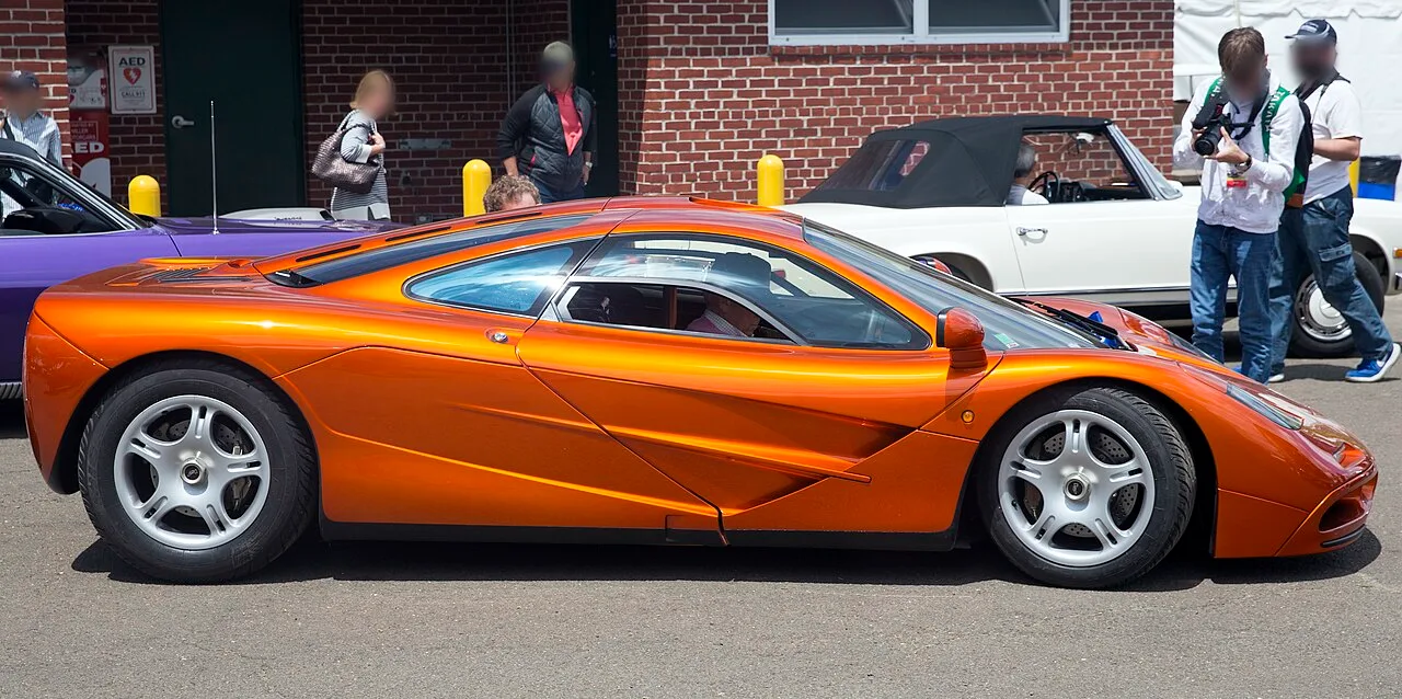 McLaren Automotive F1, side