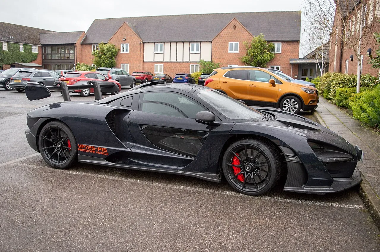 McLaren Automotive Senna, side