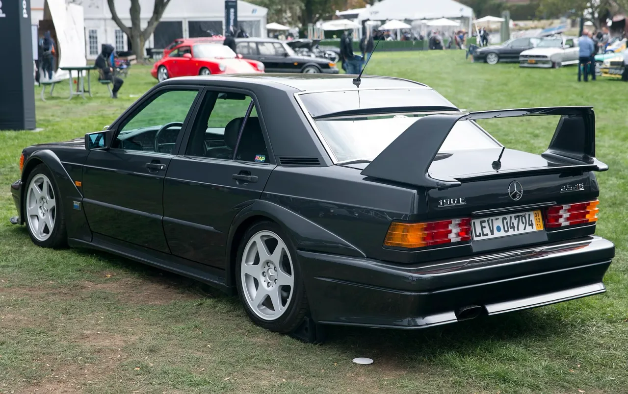 Mercedes-Benz 190, rear