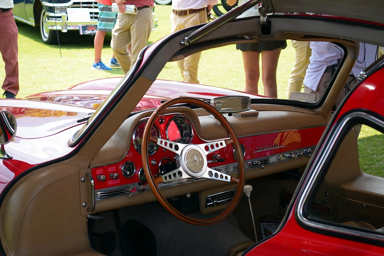 Mercedes-Benz 300, interior