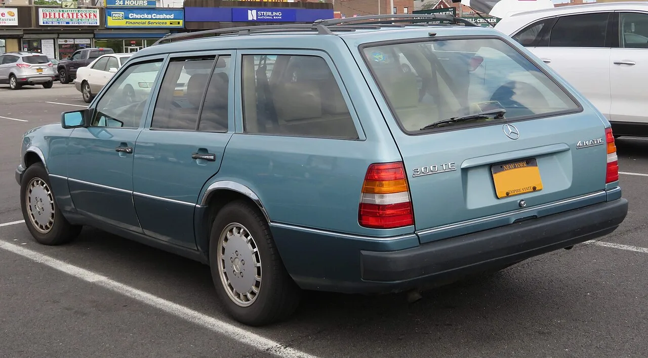 Mercedes-Benz 300, rear