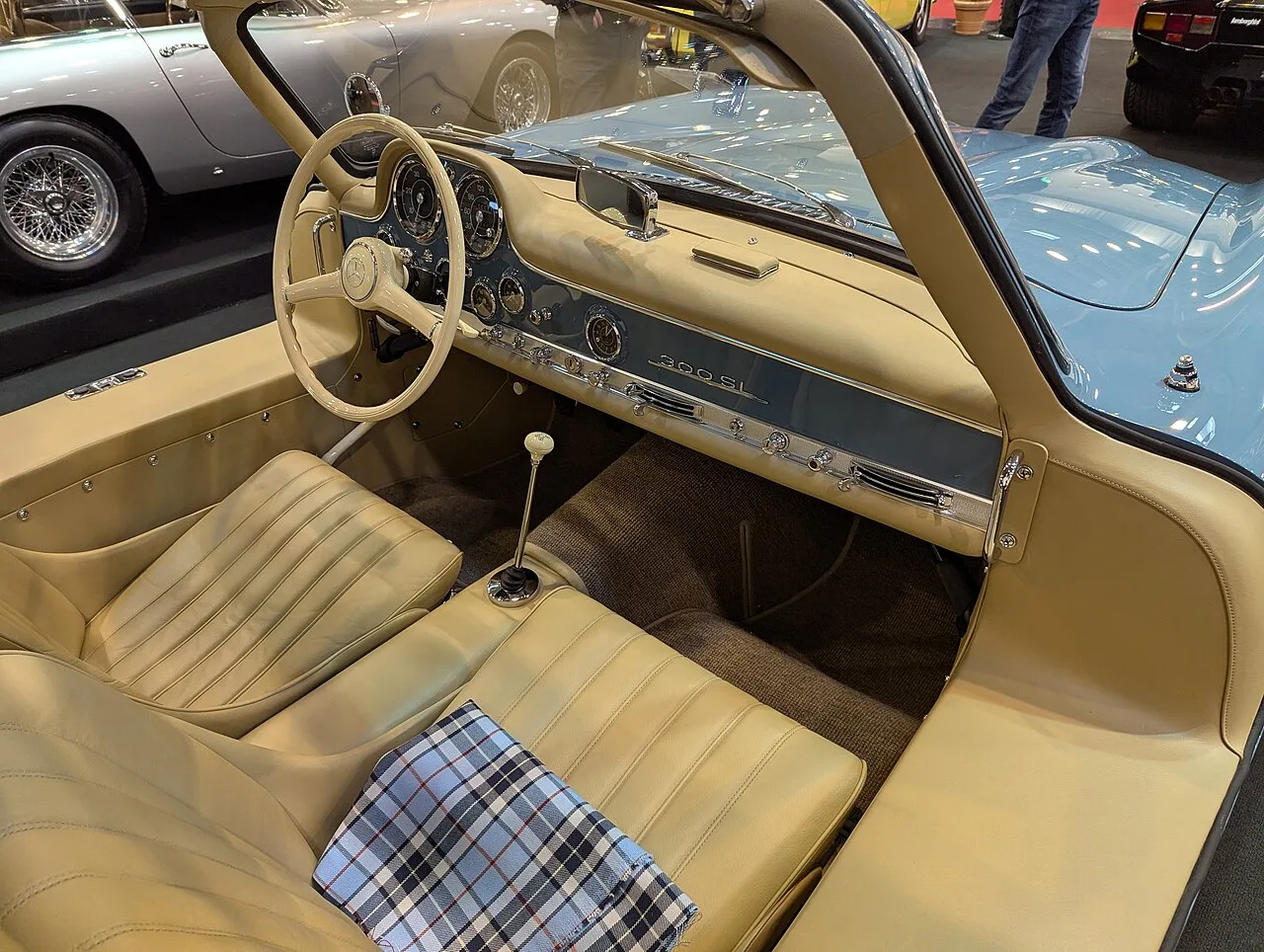 Mercedes-Benz 300SL Roadster, interior
