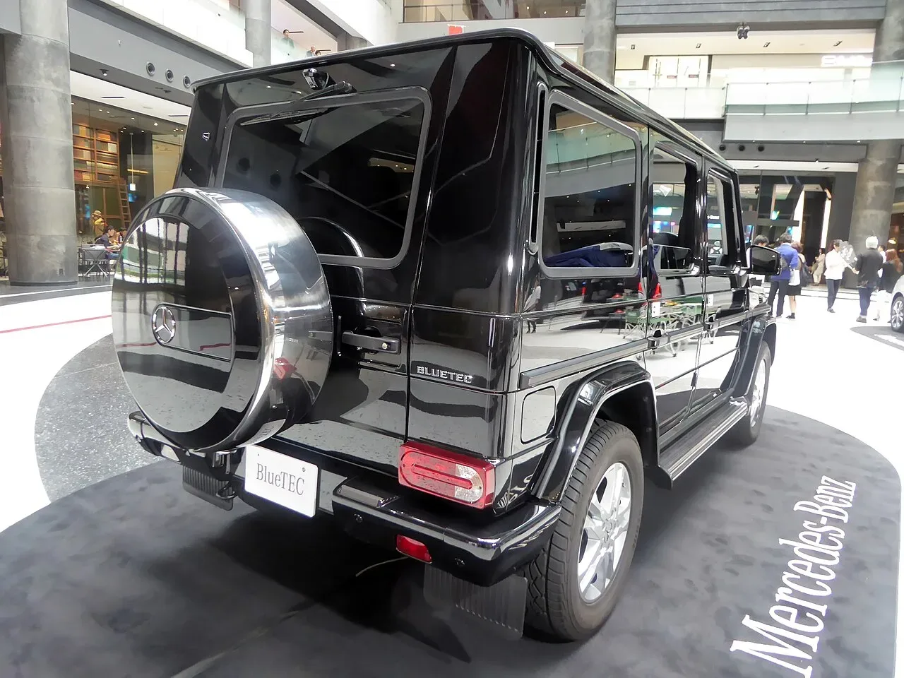 Mercedes-Benz 350, rear