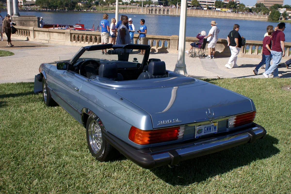 Mercedes-Benz 380, rear