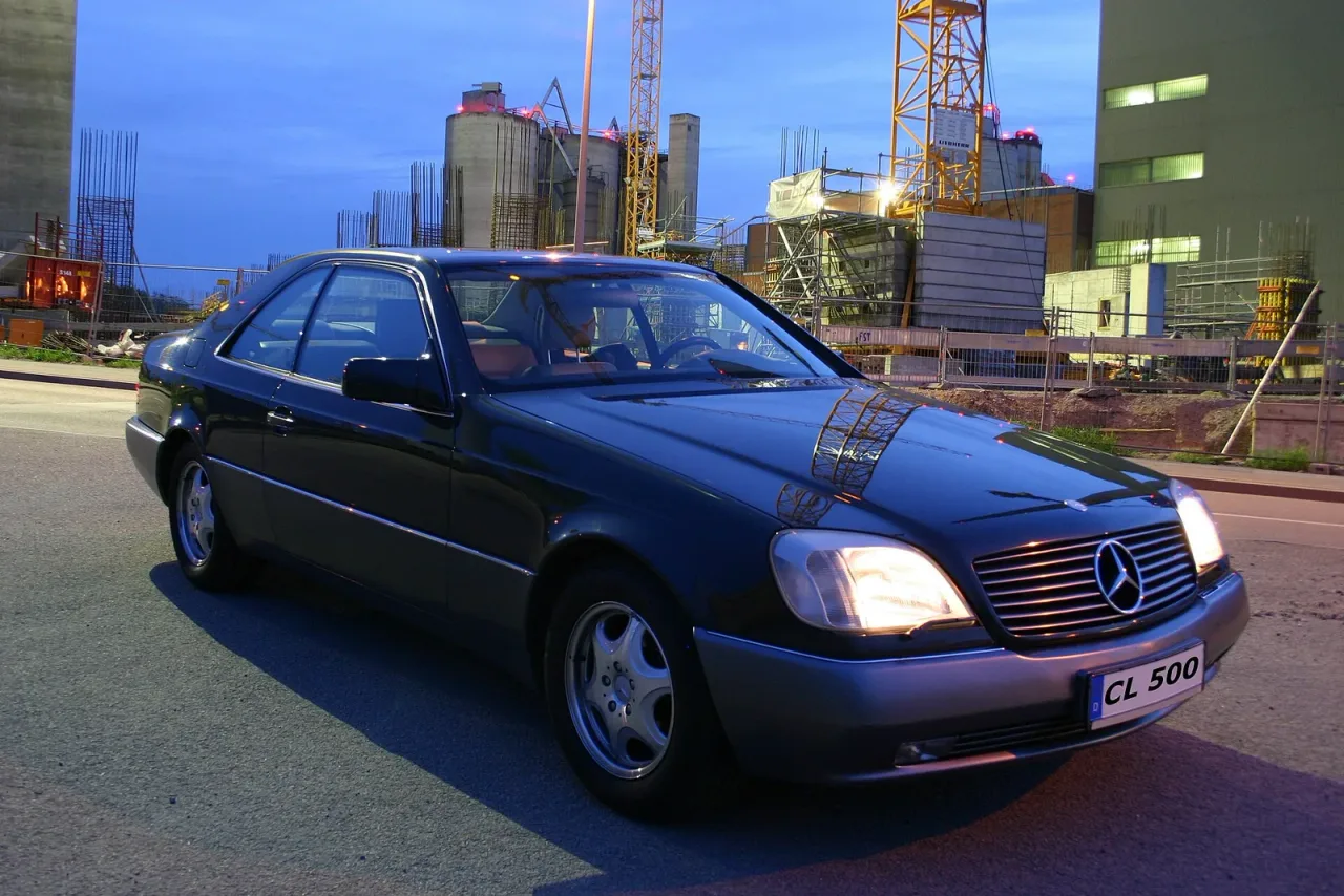 Mercedes-Benz 500, side
