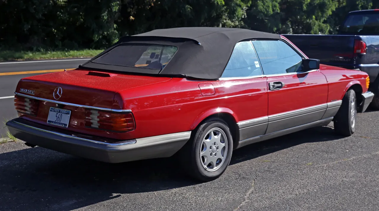 Mercedes-Benz 560, rear