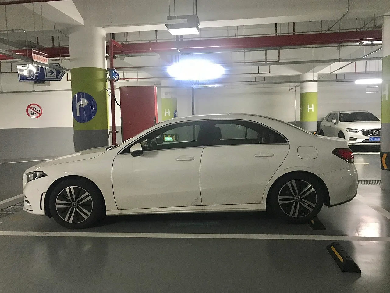 Mercedes-Benz A-Class, side