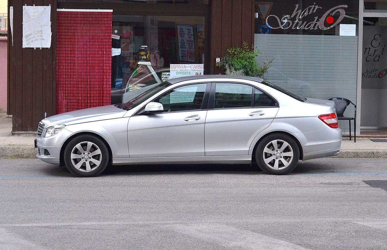 Mercedes-Benz C-Class, side