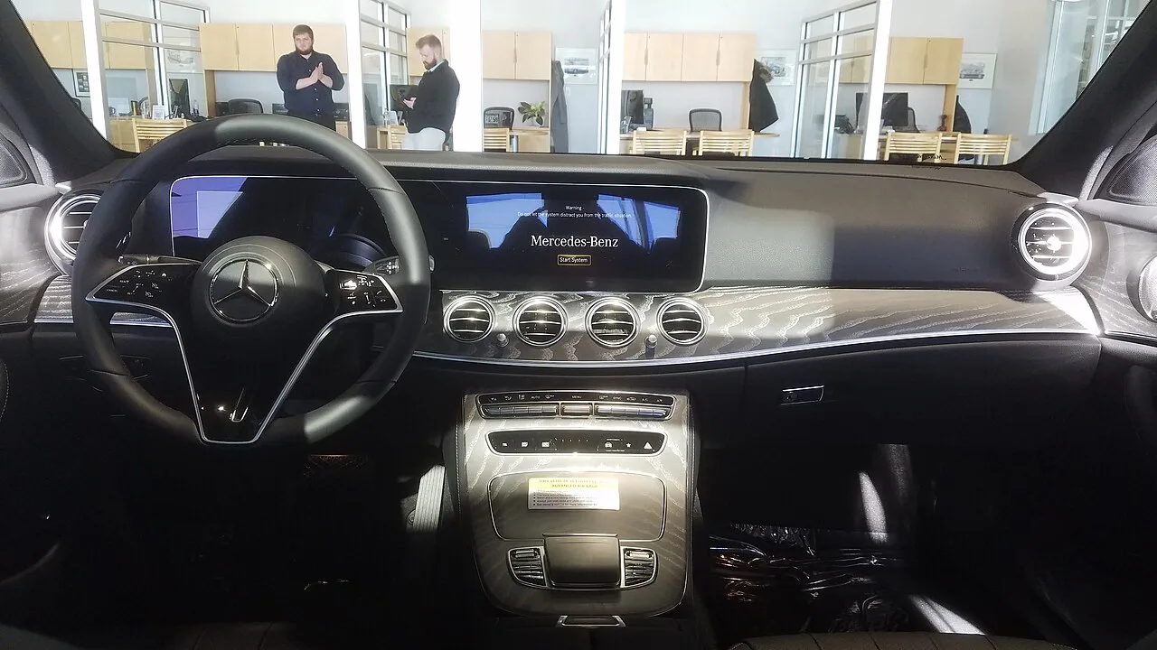 Mercedes-Benz E-Class, interior