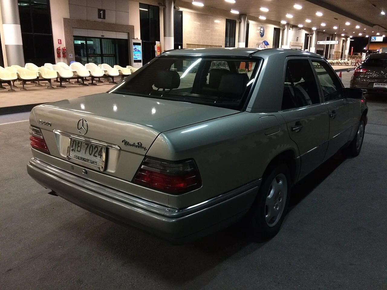 Mercedes-Benz E-Class, rear