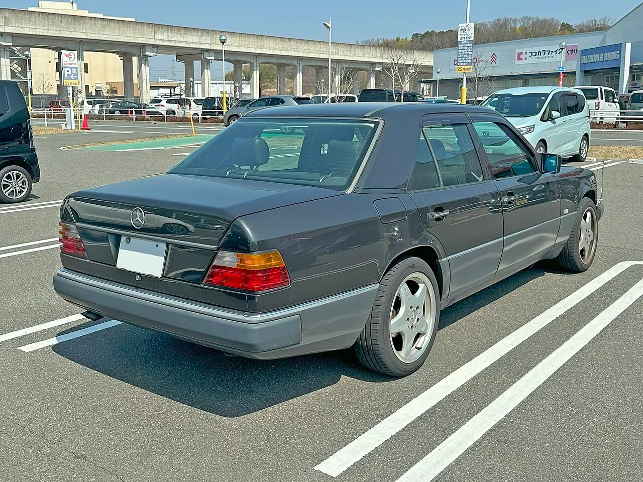 Mercedes-Benz E-Class, rear