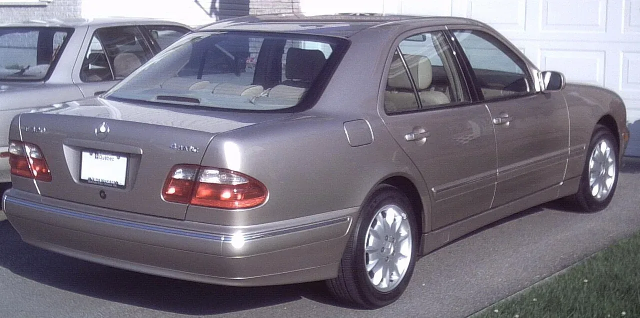 Mercedes-Benz E-Class, rear