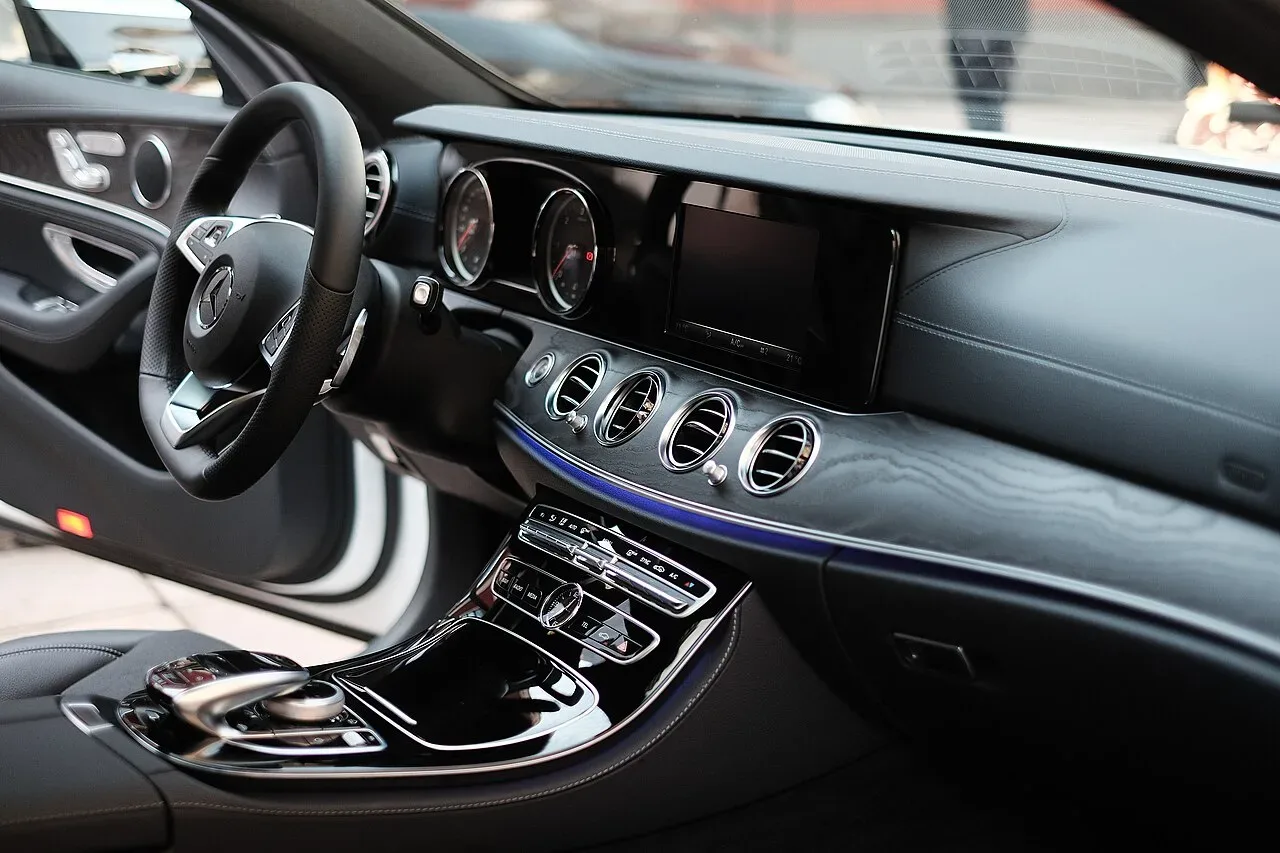 Mercedes-Benz E-Class, interior