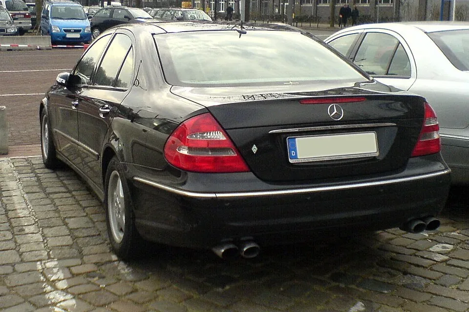 Mercedes-Benz E-Class, rear