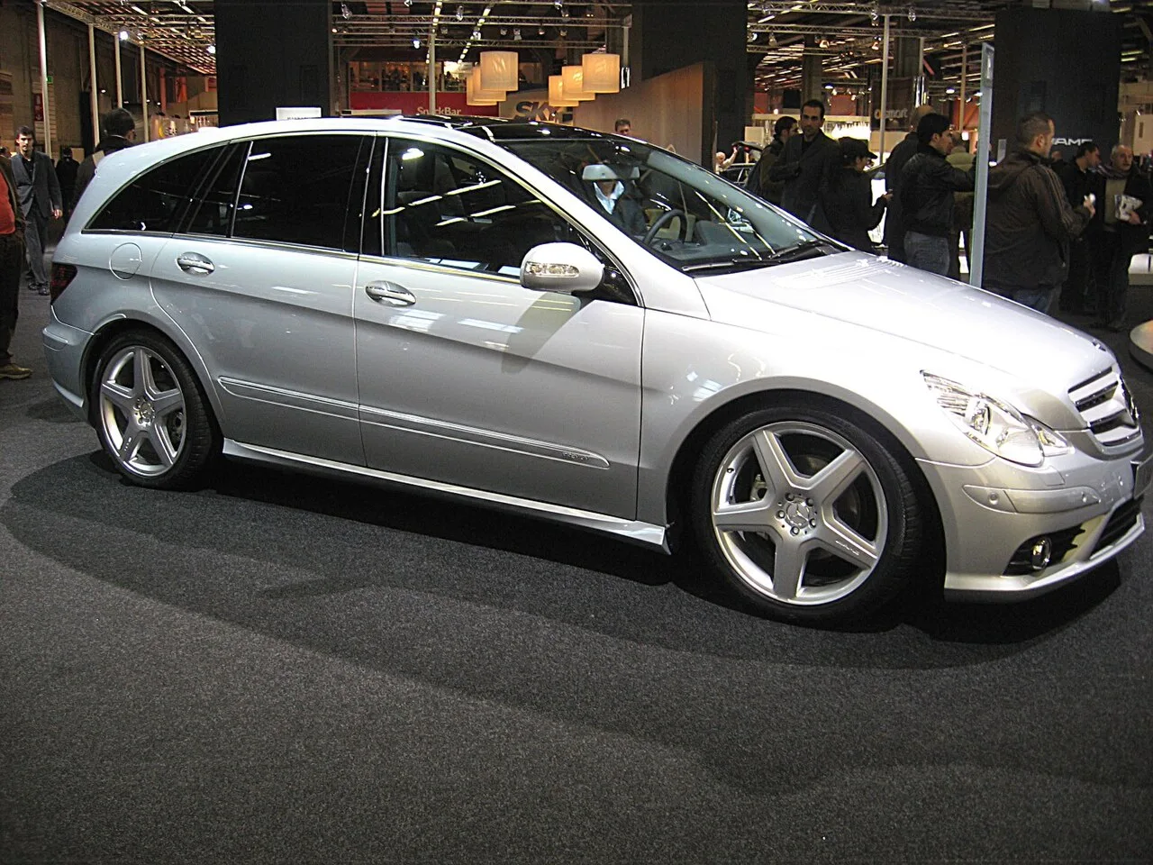 Mercedes-Benz R-Class, side