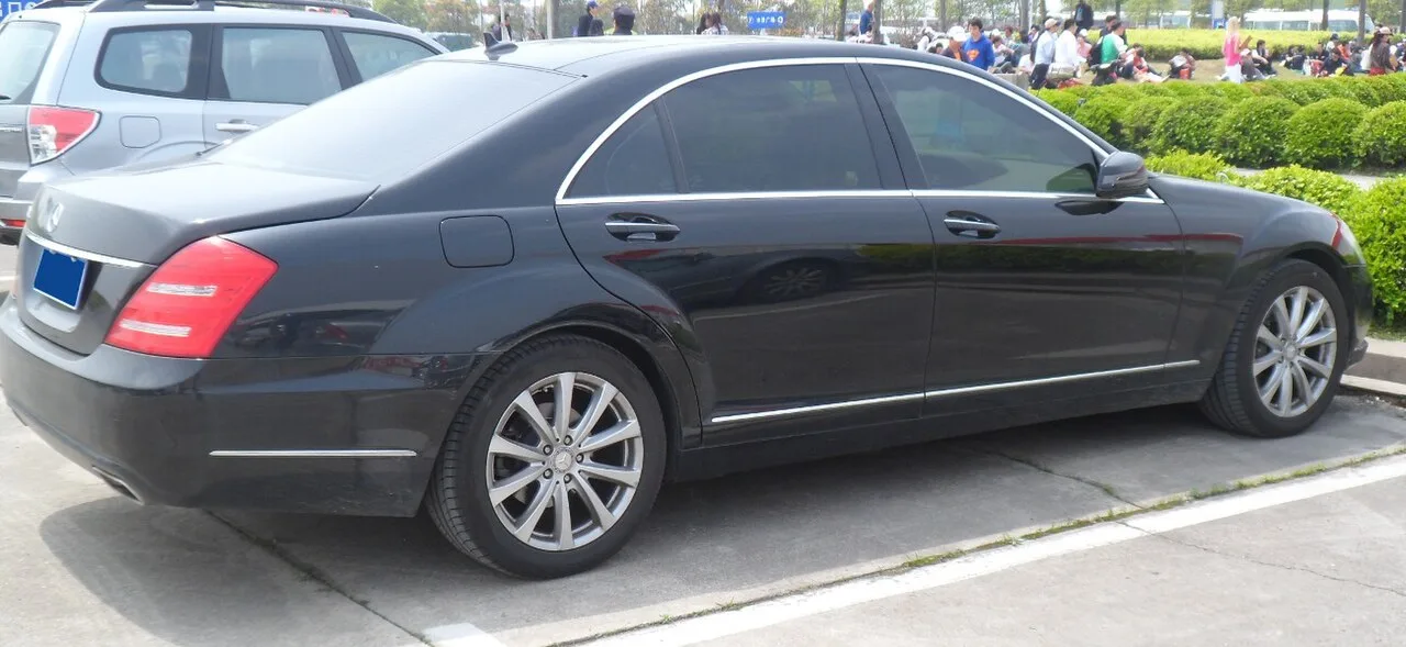 Mercedes-Benz S-Class, rear