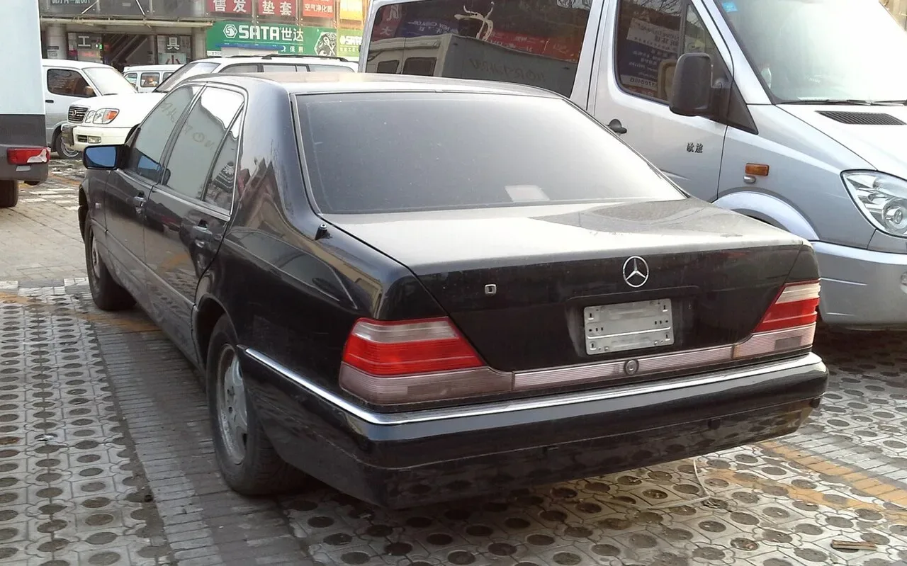 Mercedes-Benz S-Class, rear