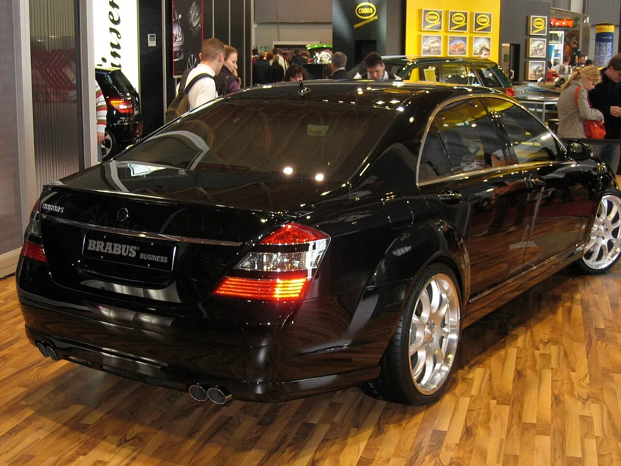 Mercedes-Benz S-Class, rear