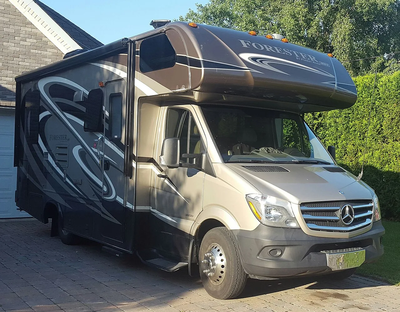 Mercedes-Benz Sprinter, side