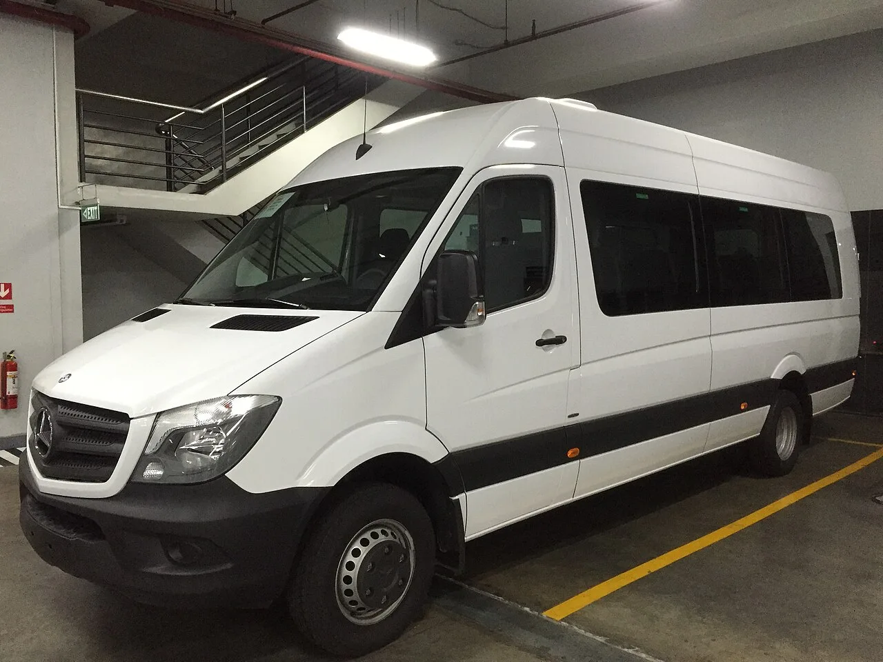 Mercedes-Benz Sprinter, side
