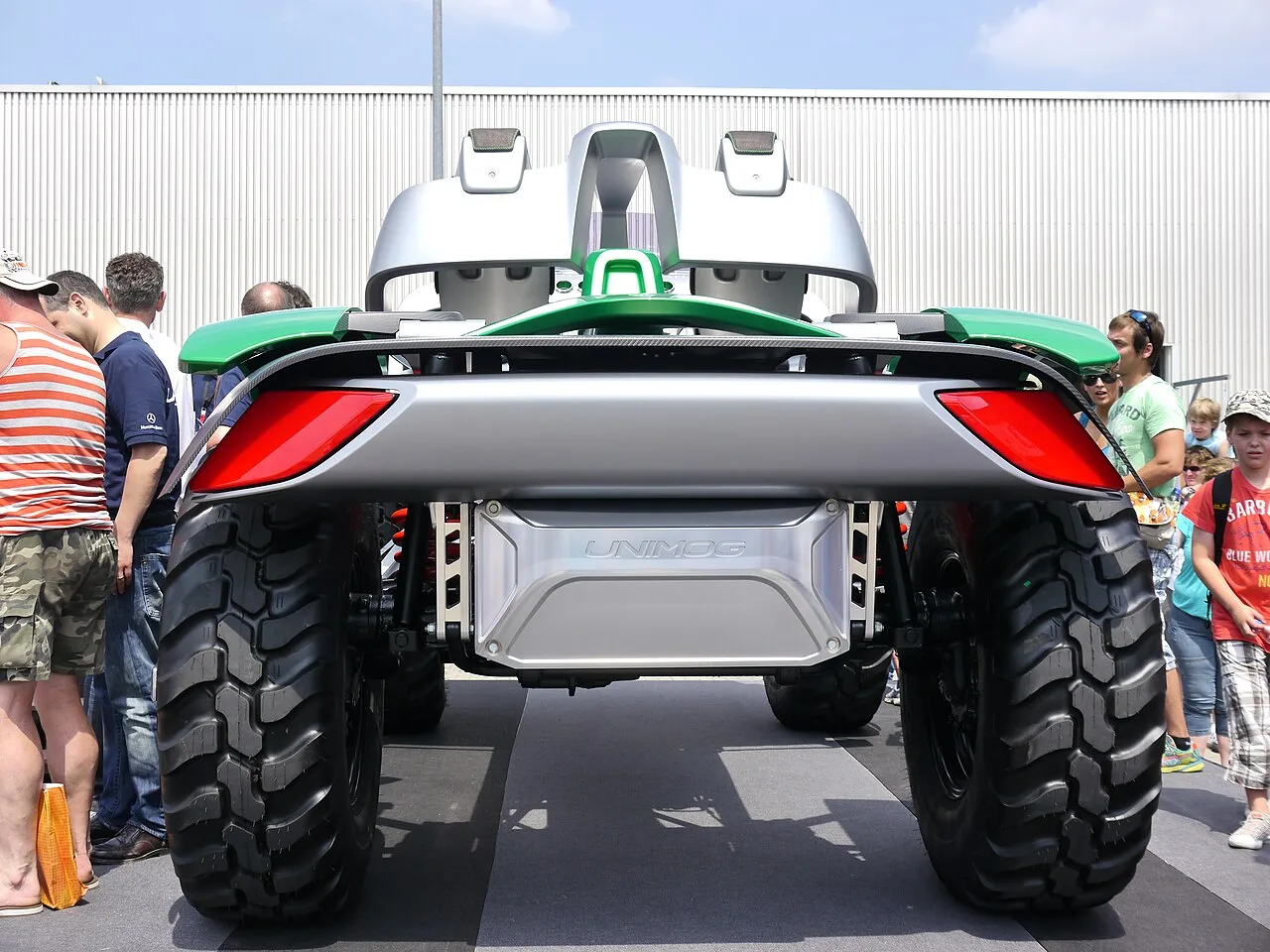 Mercedes-Benz Unimog 401 / 402, rear