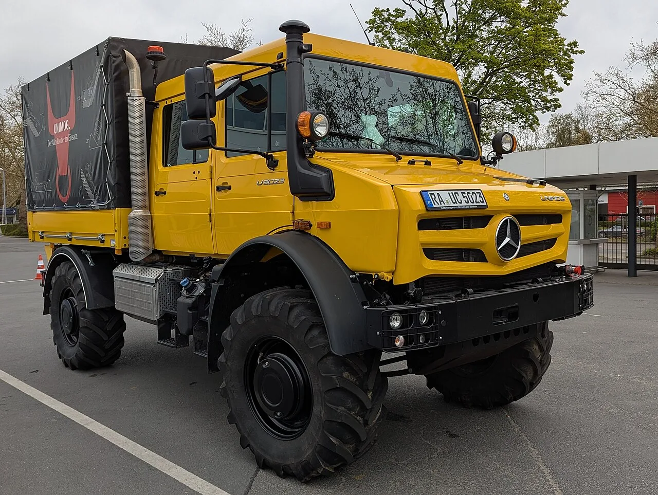 Mercedes-Benz Unimog 406, interior