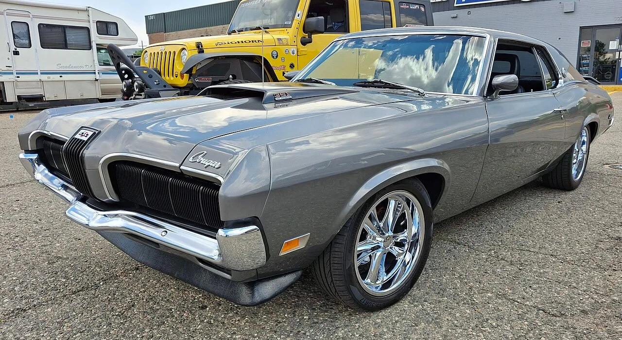 Mercury Cougar, side