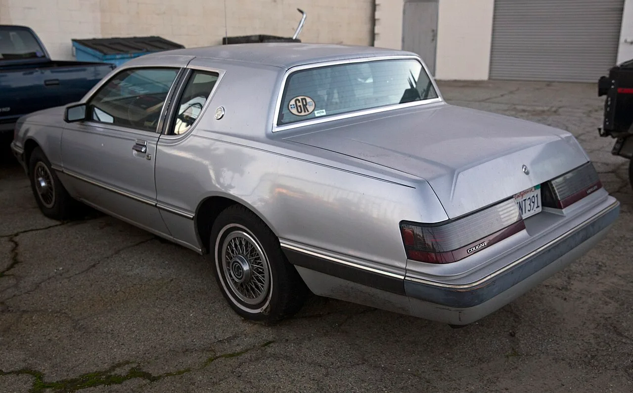 Mercury Cougar, rear