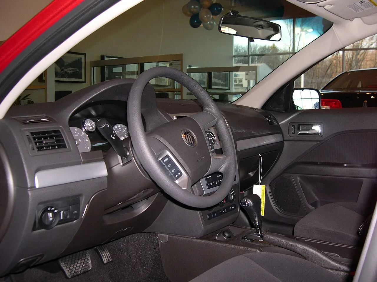 Mercury Milan, interior