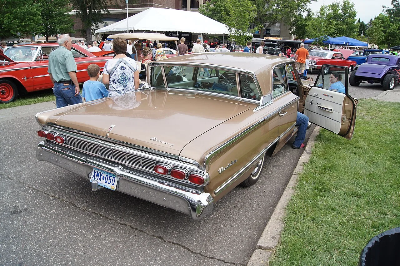 Mercury Montclair, rear