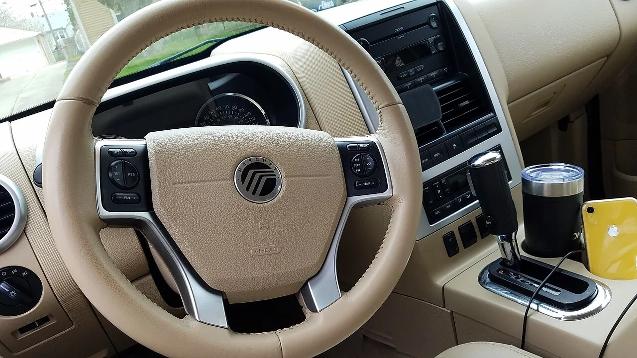 Mercury Mountaineer, interior