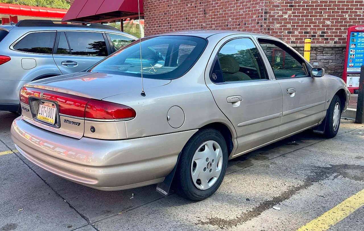 Mercury Mystique, rear