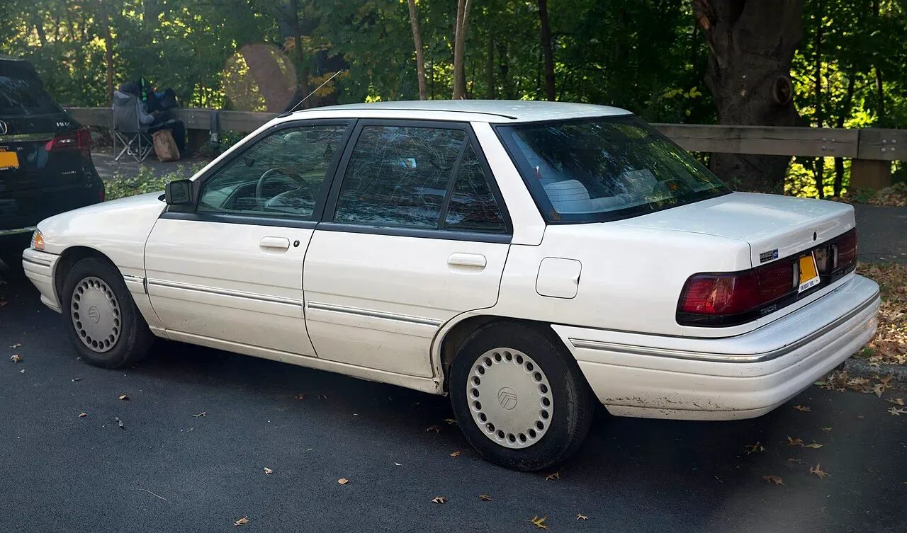Mercury Tracer, rear
