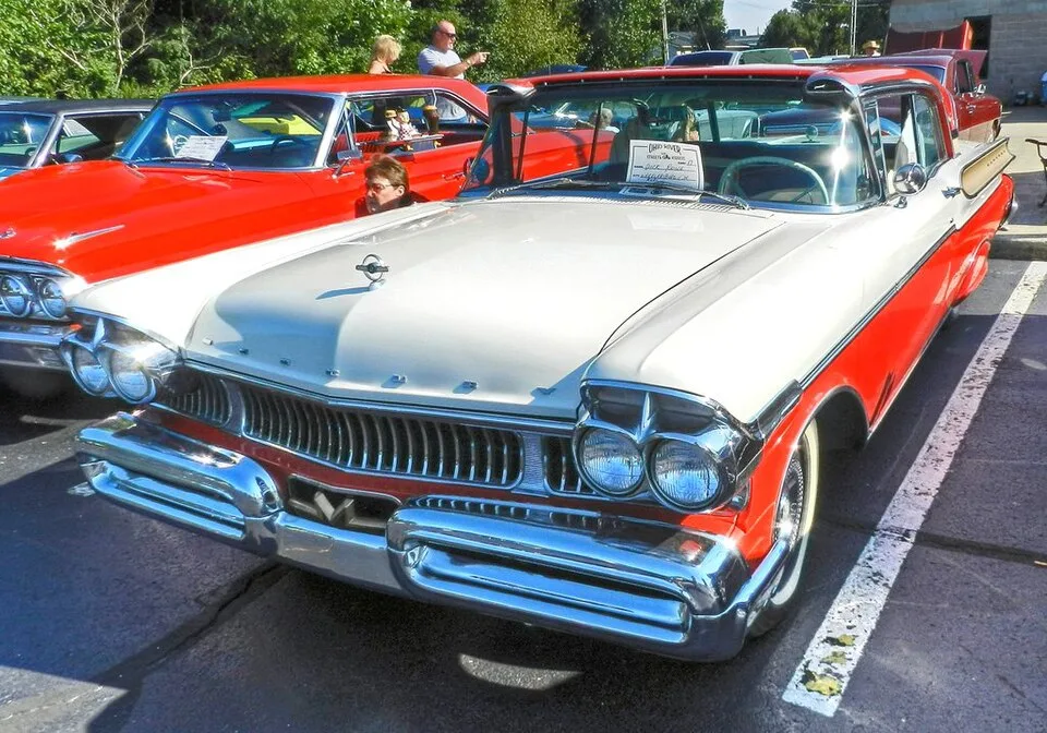 Mercury Turnpike Cruiser, interior