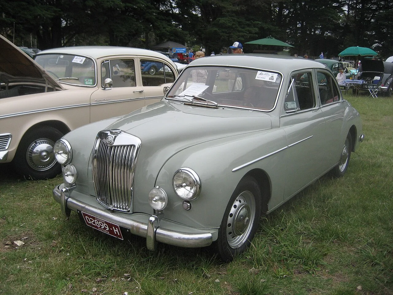 MG Magnette ZB, side