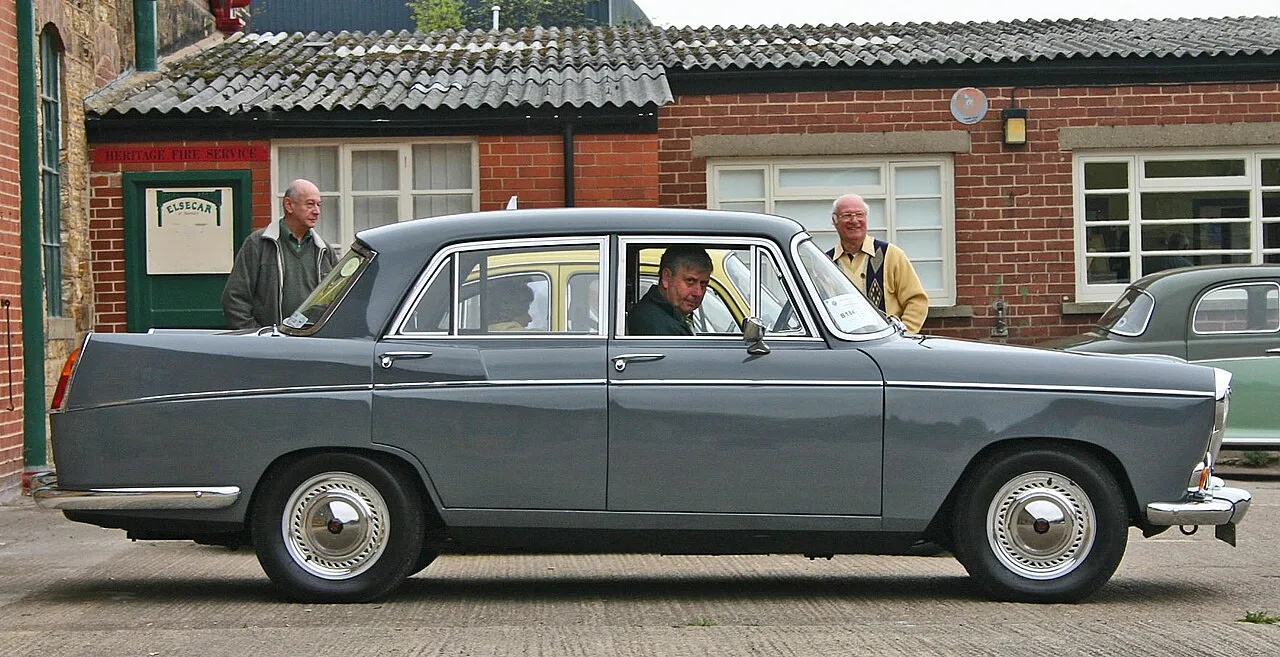 MG Magnette Mark III, side