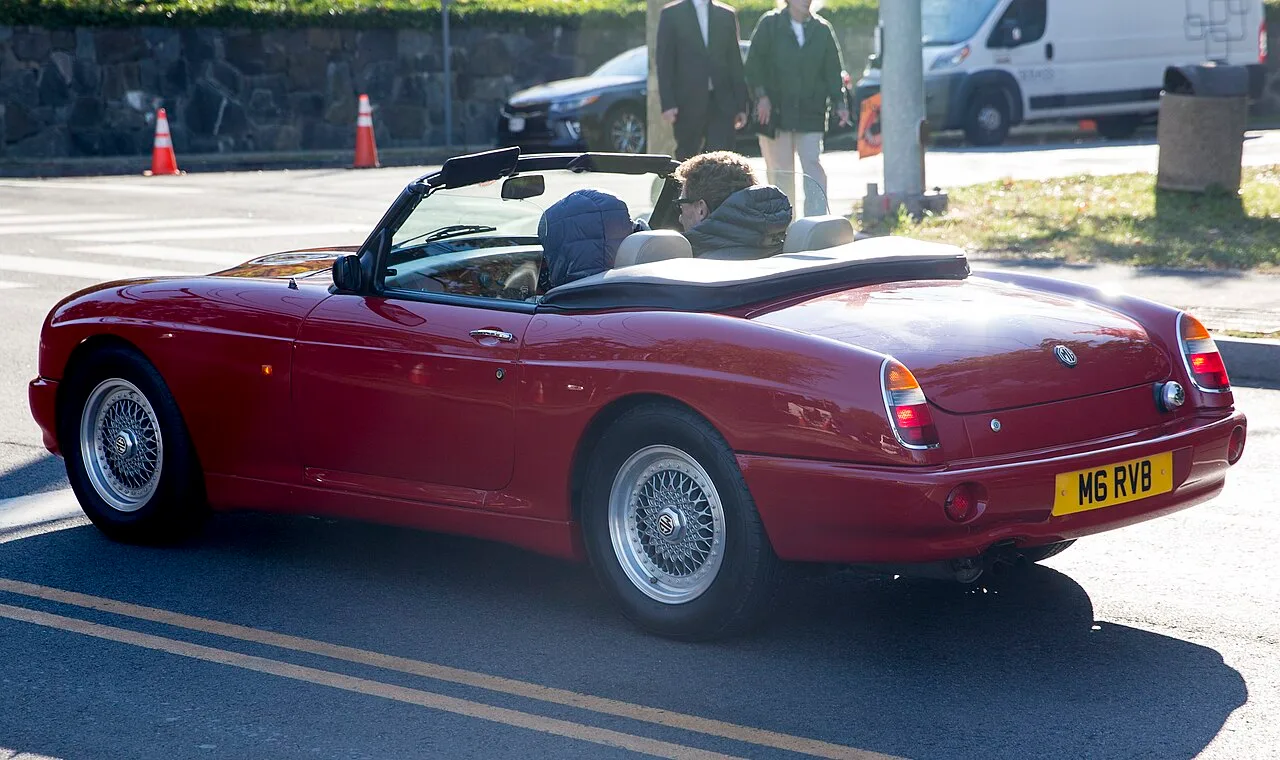 MG RV8, rear