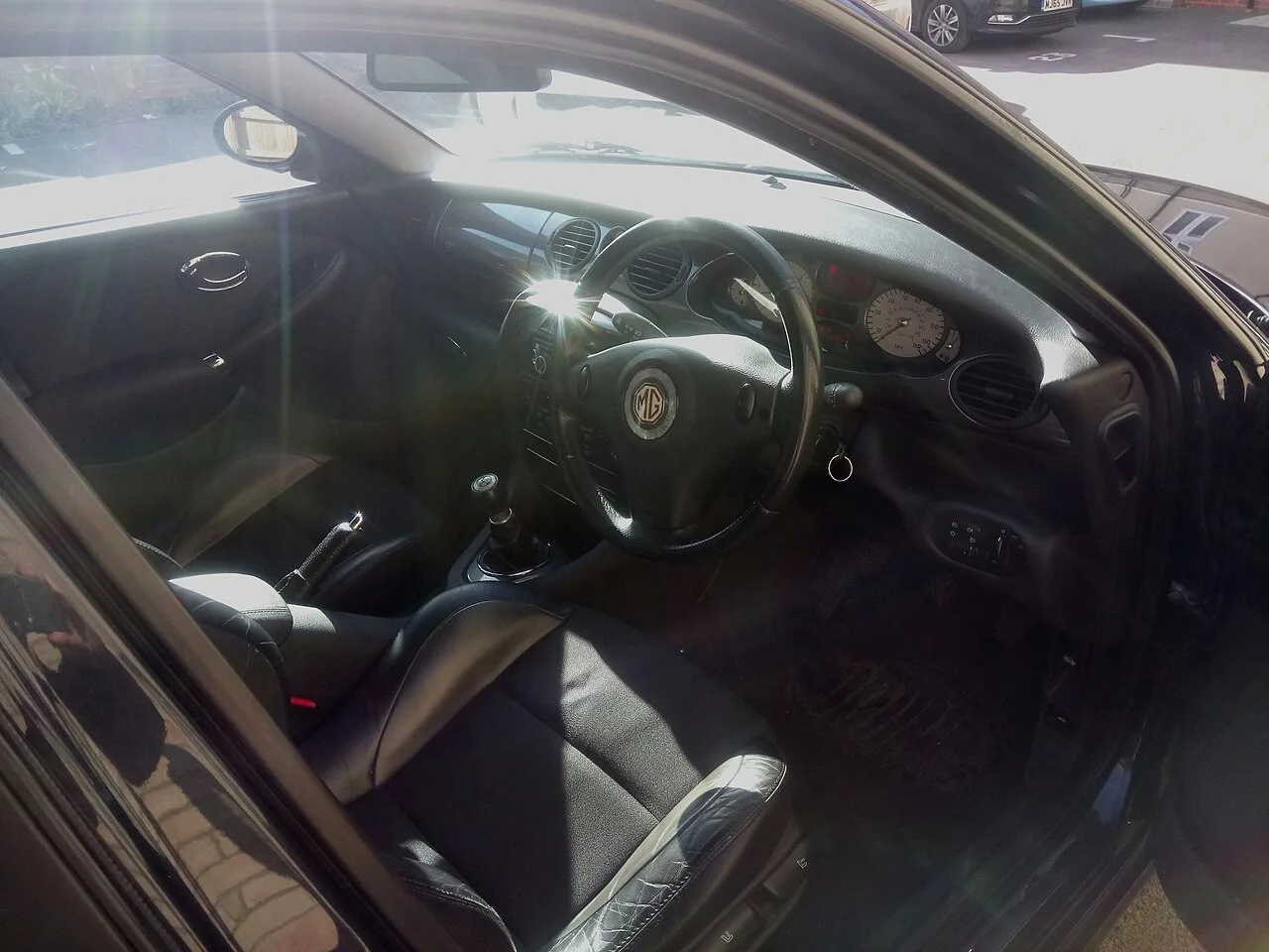MG ZT 260, interior