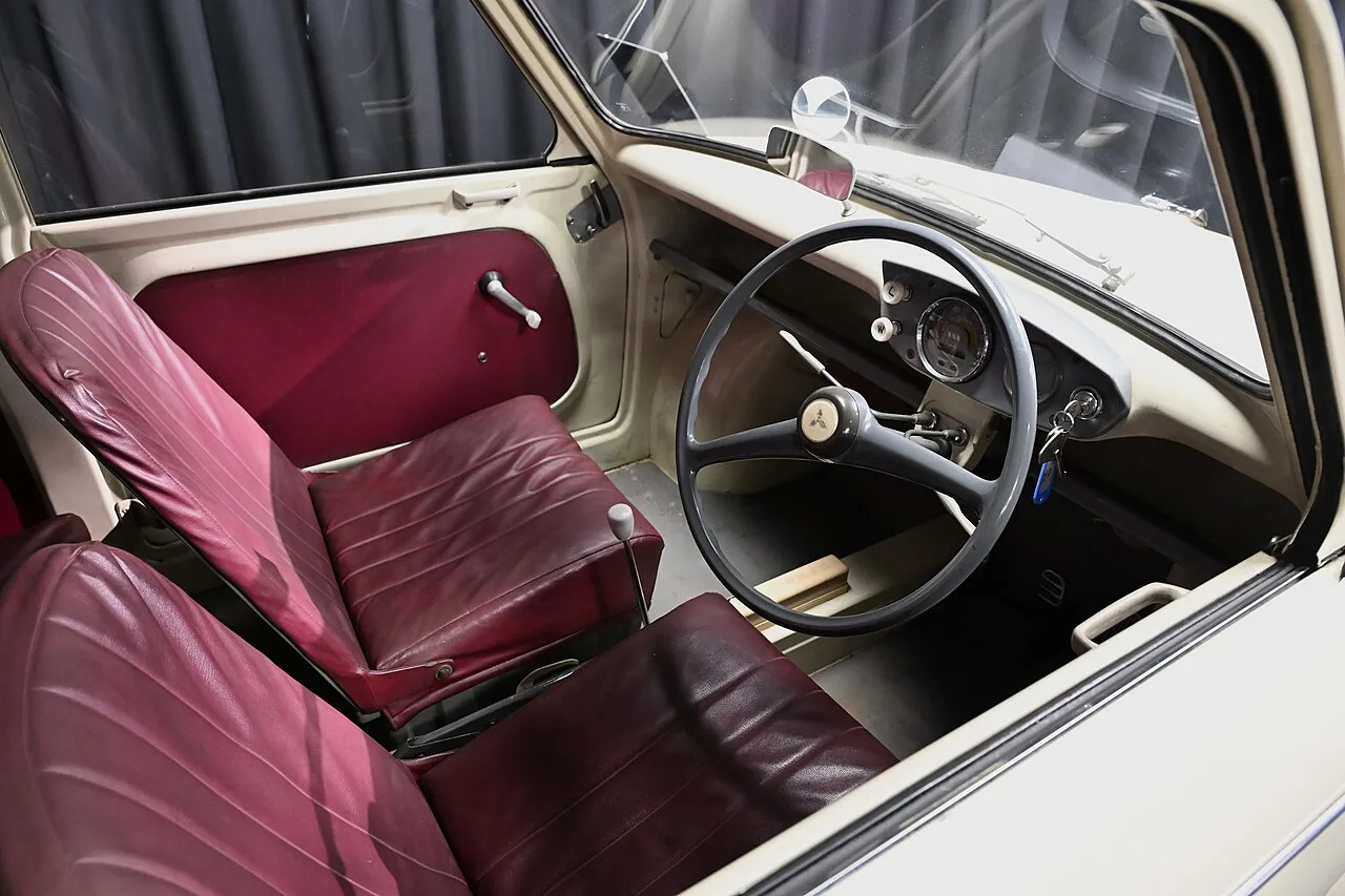 Mitsubishi 500, interior