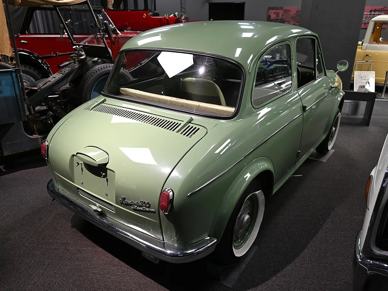 Mitsubishi 500, rear