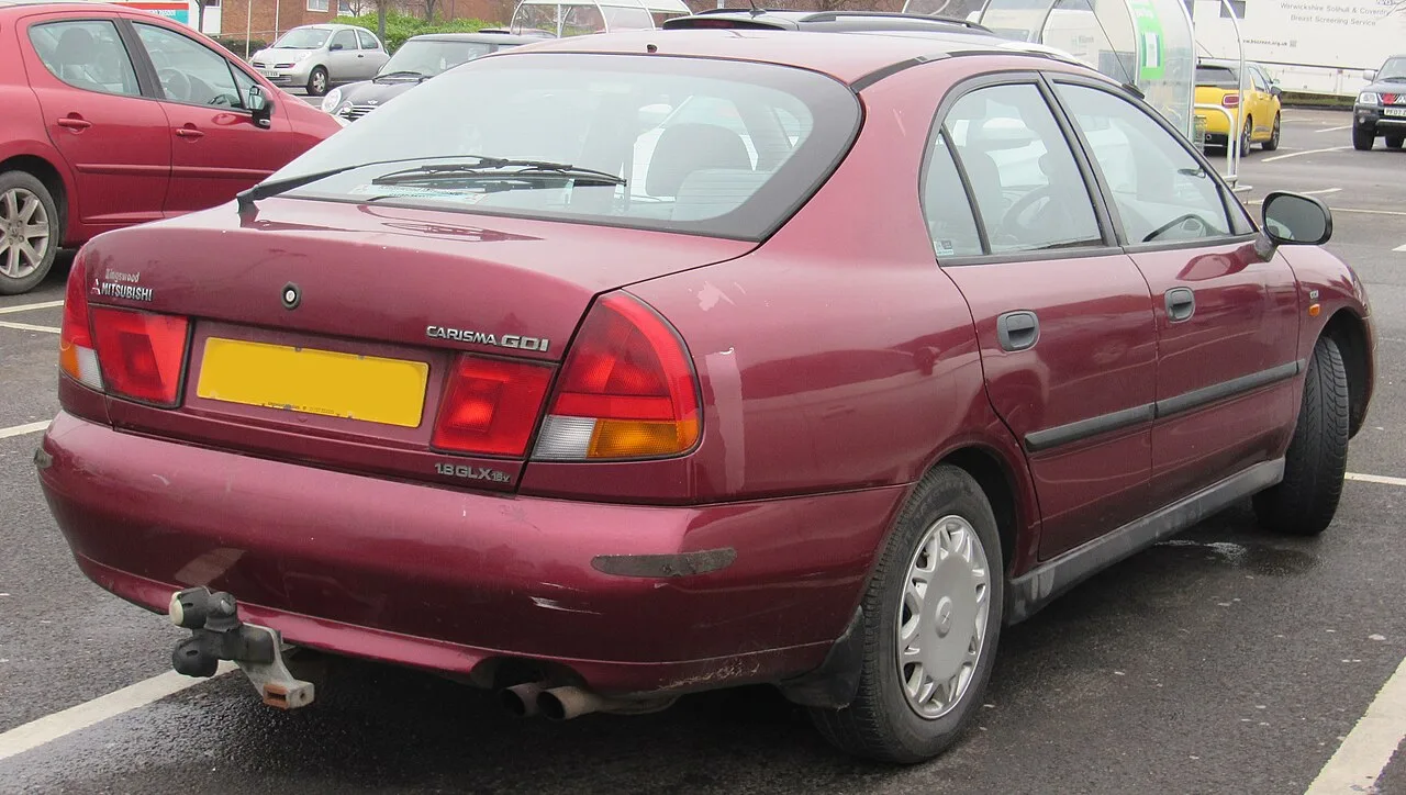 Mitsubishi Carisma, rear