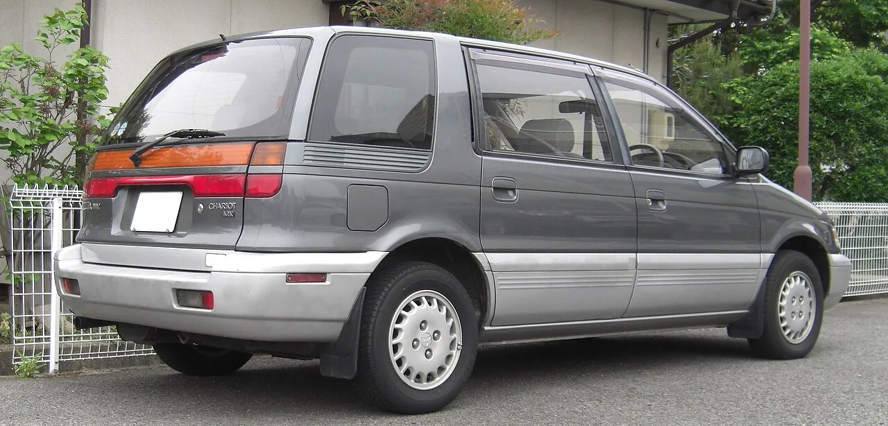 Mitsubishi Chariot N30W/N40W / Resort Runner GT, rear