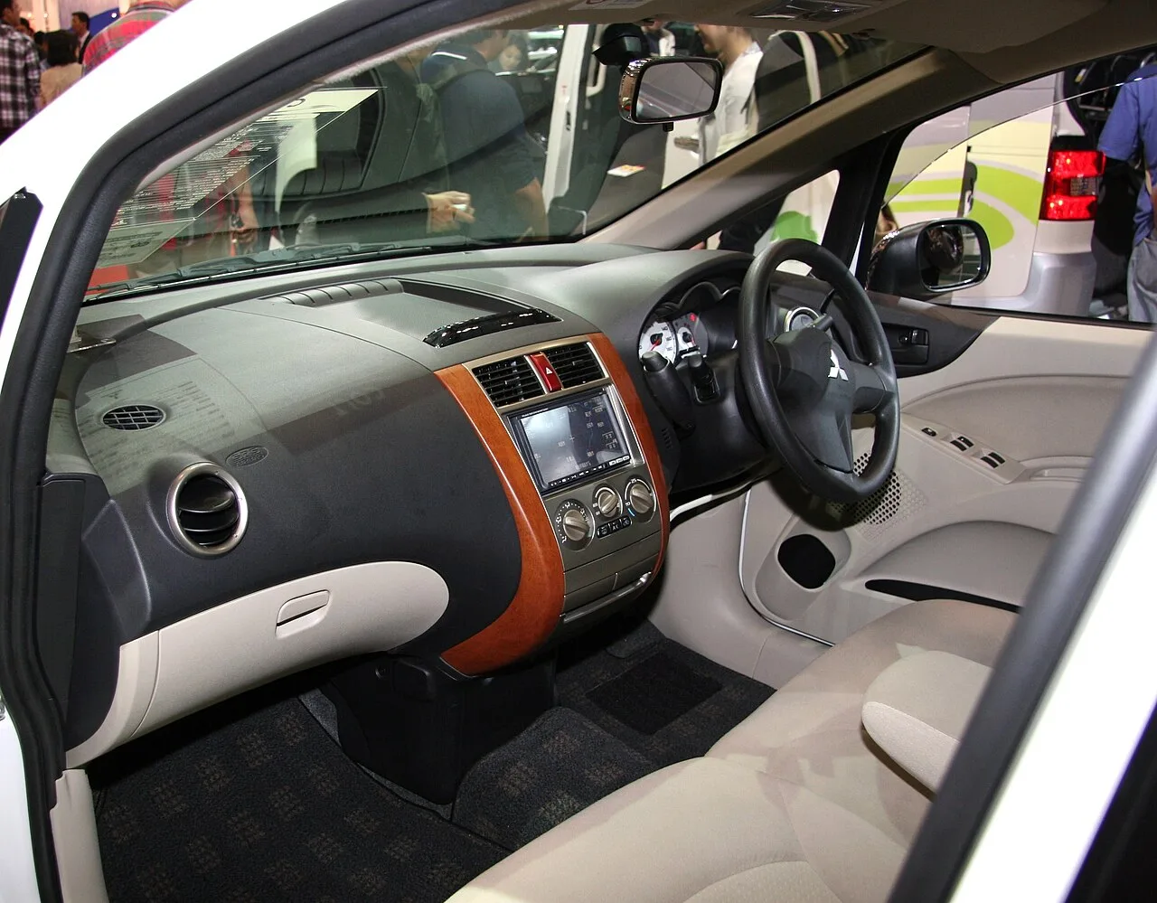 Mitsubishi Colt Z20 / Z30, interior