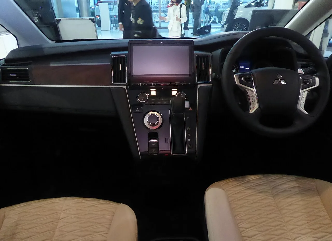 Mitsubishi Delica D:5 fifth generation, interior