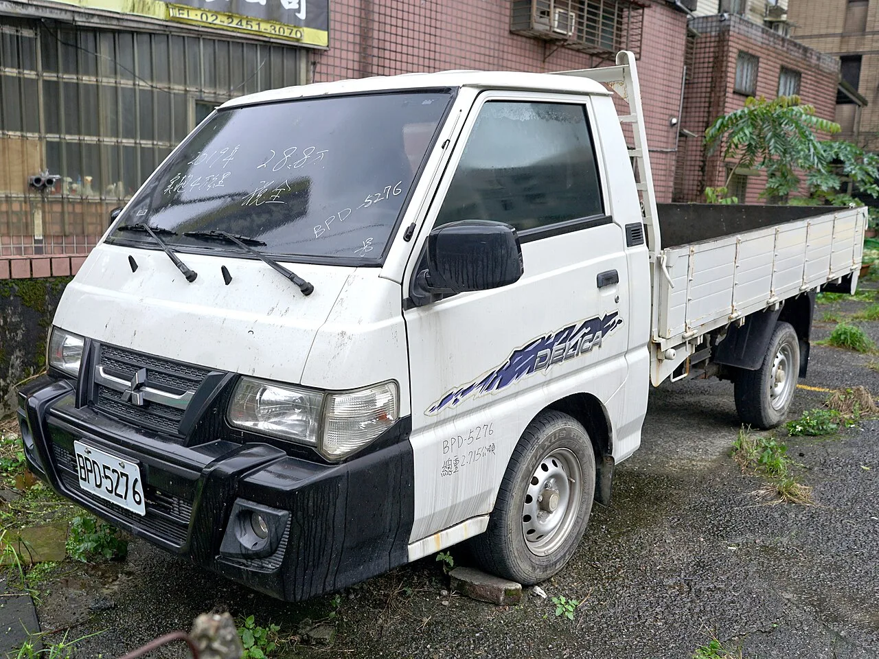 Mitsubishi Delica D:5 fifth generation, side