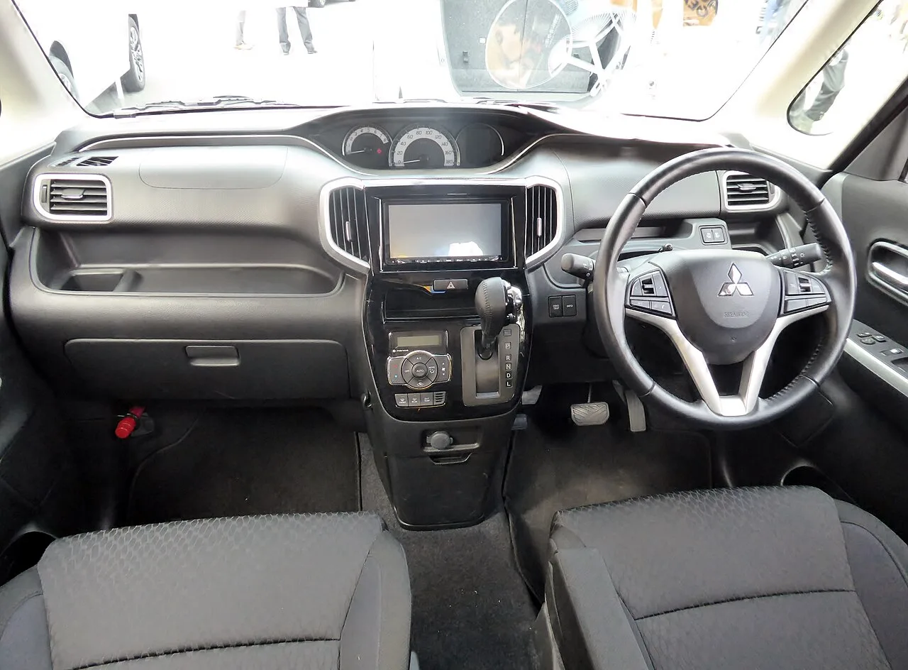Mitsubishi Delica Space Gear / L400 fourth generation, interior